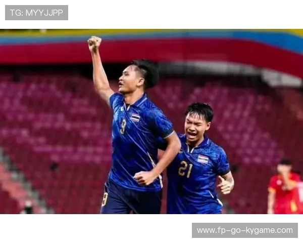 亚洲杯小组赛后场长传助攻轰动全场：战术创新与商业共振的现场解码